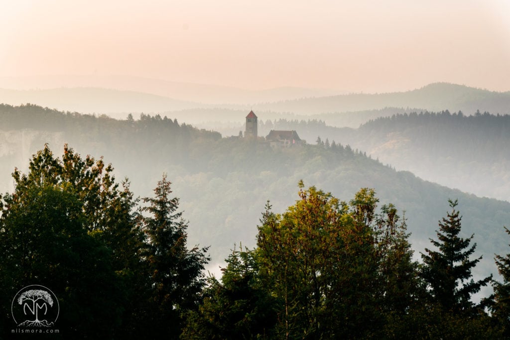 Hiking along Burgensteig: View from Hirschkopfturm to Wachenburg Castle